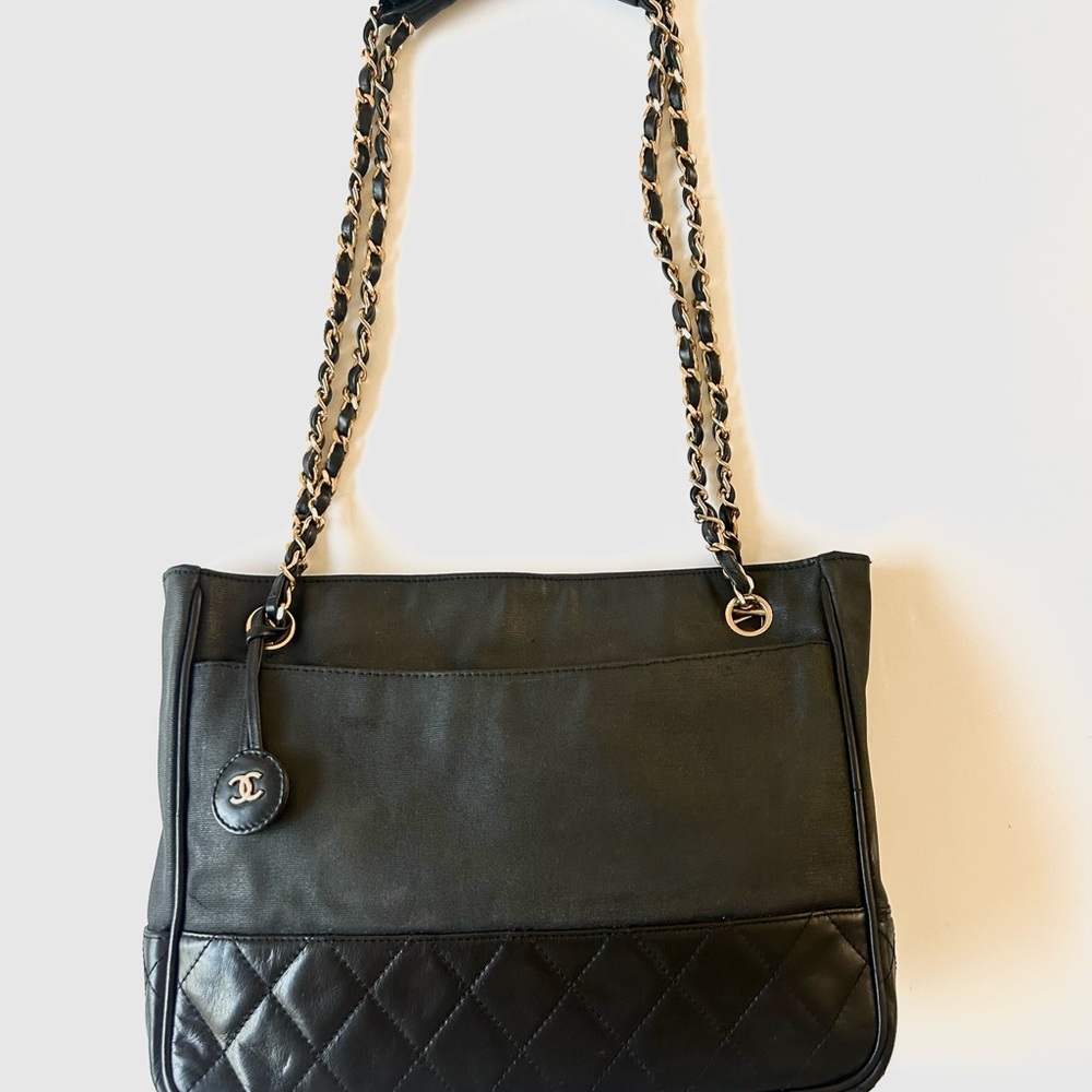 Chanel Black Quilted Leather Shoulder Bag with Chain Straps